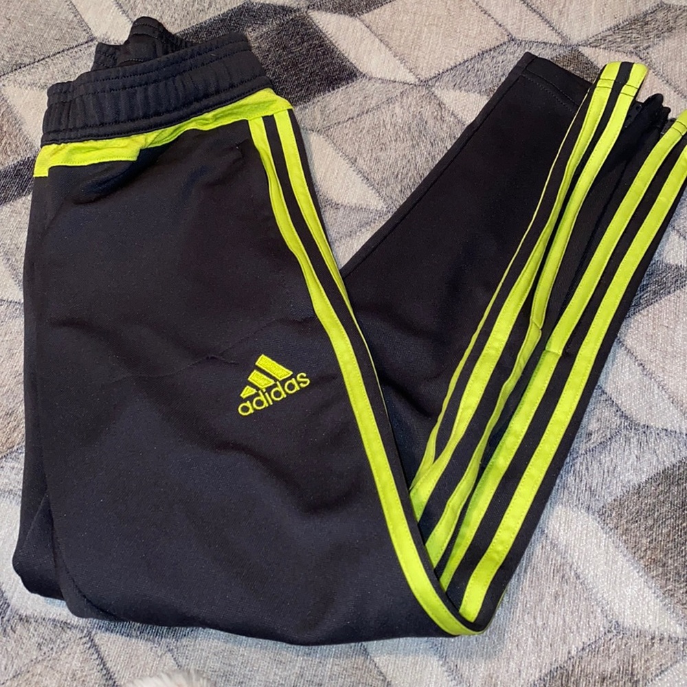 10Y Adidas joggers